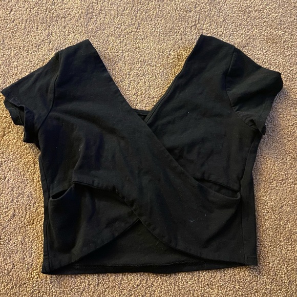 2 Garage Crop tops - Picture 5 of 6